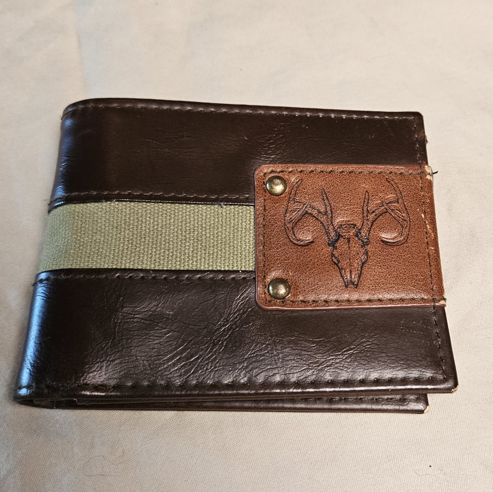 Durable Vegan‎ Leather Men's Wallet Hunting Theme Embossed Deer Skull Bi Fold